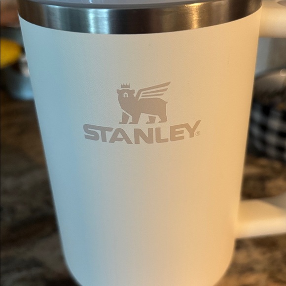 Stanley Cream Tumbler with Handle - Picture 2 of 5